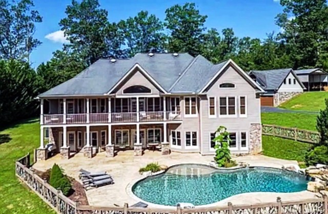 LUX POOL home, SAUNA, 14, fully paved access
