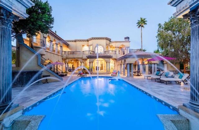 Lux Scottsdale/ Carefree family retreat golf pool