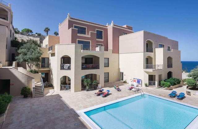 LUX Seaview & Pool-hosted by Sweetstay
