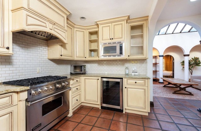 Lux Spanish Style Mansion 4BD+BA Jacuzzi,Dog House