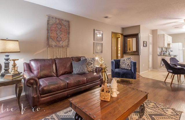 Lux séjour à Yeomans Place! Faites de cet espace design décoré votre prochain séjour!