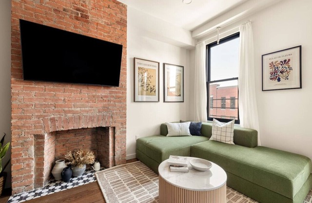 Lux Washington Park | Rooftop Patio | Free Parking