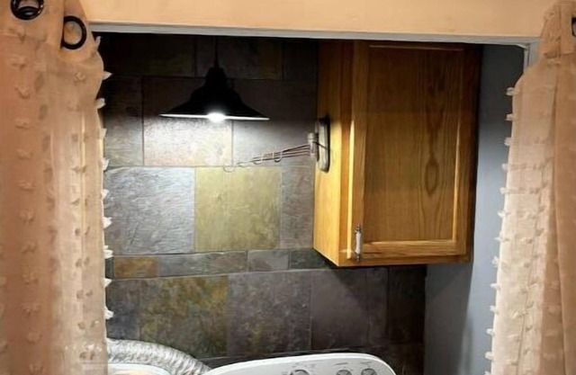 Luxe 2 Bedroom! New Hot Tub!