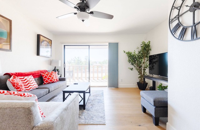 Luxe 2BR/2BA / Covered Parking