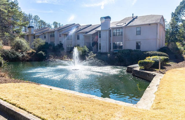 LUXE 3BR 2BA in Atl's Historic Pill Hill -Swim Pool, Tennis, Duck Pond, Cabanas!