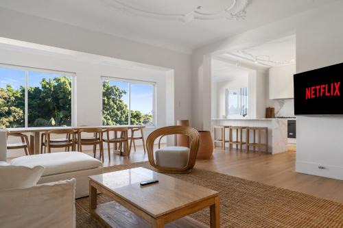 Luxe 3BR Full-Floor Suite with Views Darling Point