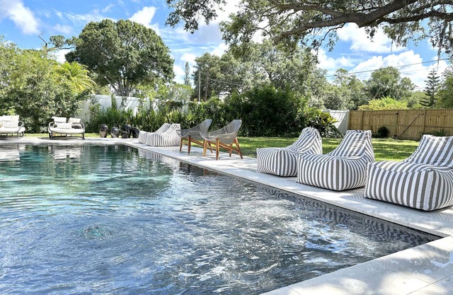 LUXE 4 BED SALTWATER POOL