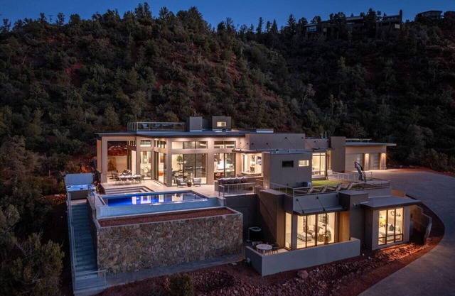 Luxe 4BR Entertainment Hub w/ Infinity Pool & Spa
