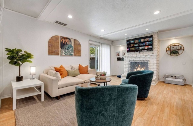 Luxe Golfers' Oasis - Pool, Mini-Golf, Hot Tub!