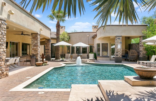 Luxe 8-bedroom retreat w/ golf sim, wellness room. Perfect for corporate getaways. - HIDDEN PALM