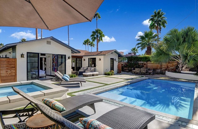 Bungalow chic de 2 chambres à distance de marche du centre-ville de Palm Springs