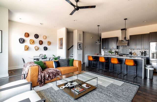 LUXE-Cowboy Country-Patio Hot Tub-Downtown Living