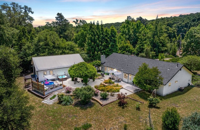 Luxe Designer French Country Retreat, Serene Grounds, plunge pool, game rm, EV!
