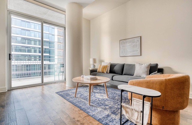 Luxe Downtown Austin 1BR w/ Gym, Pool & W/D, nr Rainey St, by Blueground