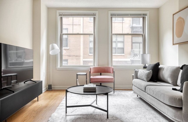 Luxe Foggy Bottom 1BR w/ Den, Pool & Gym, near GWU, by Blueground