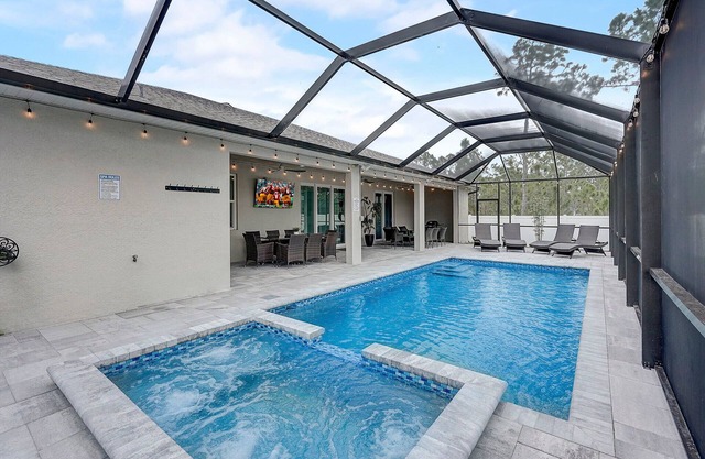 🌟 🆕 Luxe Gem w Heated Saltwater Pool, Spa & Privacy Fence.