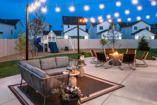 Luxe Group Stay Hot Tub Game Lounge Fire Pit