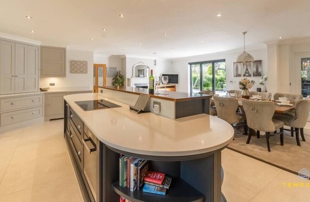 Luxe Home with Hot Tub, Cinema & Gym