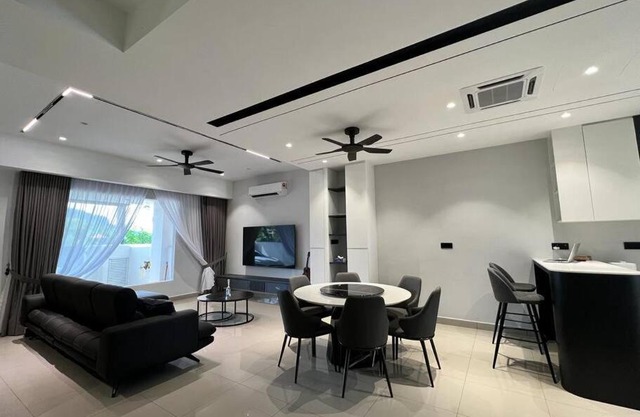 Luxe J Homestay
