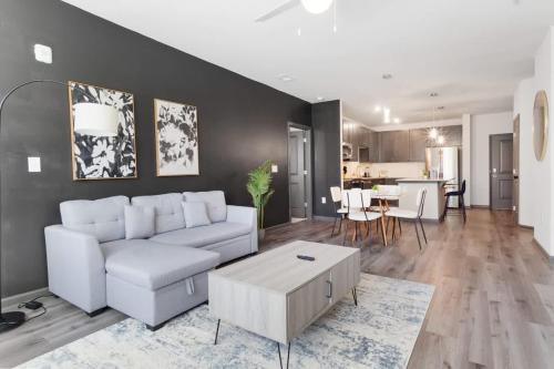 Luxe King 2 Bedroom Suite in North Raleigh