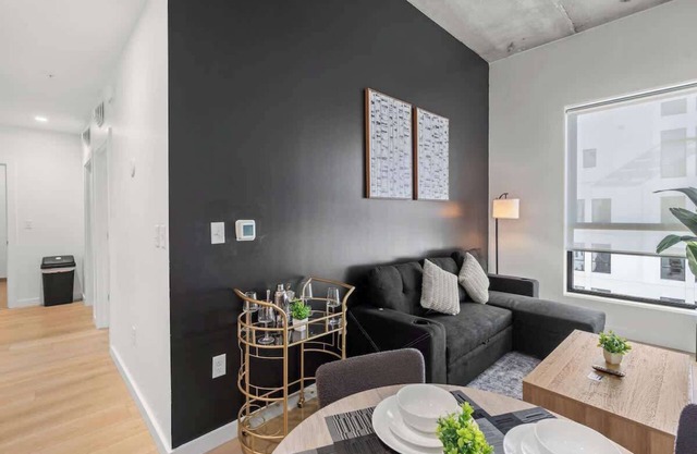 Luxe King 2BR Suite in South End Charlotte!