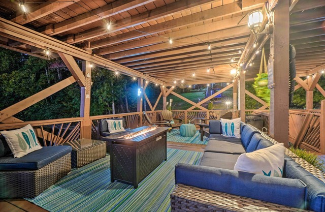 Luxe Lake Chickamauga Retreat w/ Boat Dock!