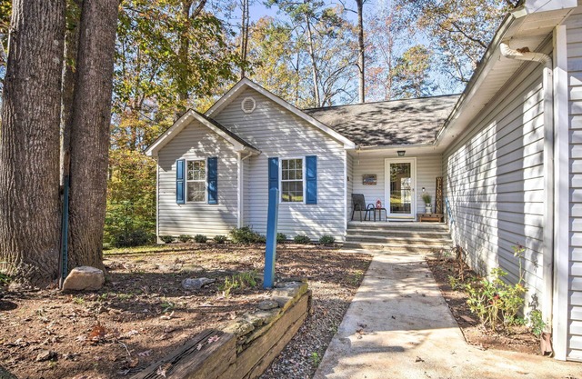 Luxe Lake Hartwell Waterfront Getaway w/ Fire Pit!