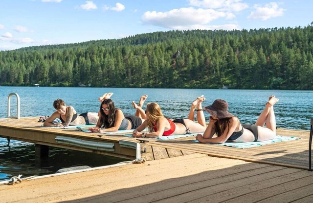 Luxe Lake Home Reflect, Recharge, and Reconnect
