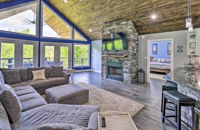 NEW! Luxe Lake Norris Home w/ Private Dock & Grill