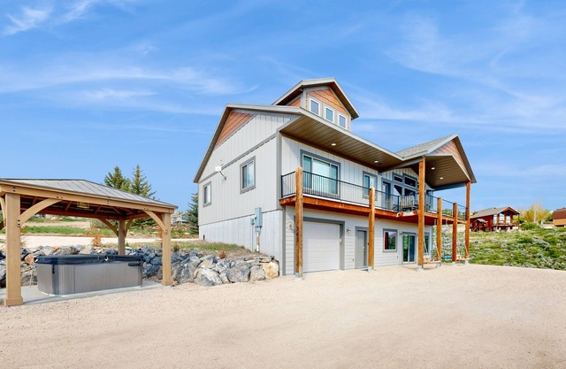 Luxe lake view, dog-friendly home w/ access to pool, hot tub, & beach