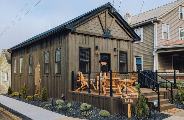 {LUXE Lil Tio} Downtown Retreat - 5 Min Walk To River Access w/ Firepit & Grill