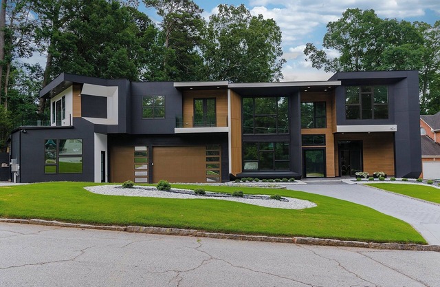 LUXE Living/10,000+sqft/Mins to DT Atlanta!