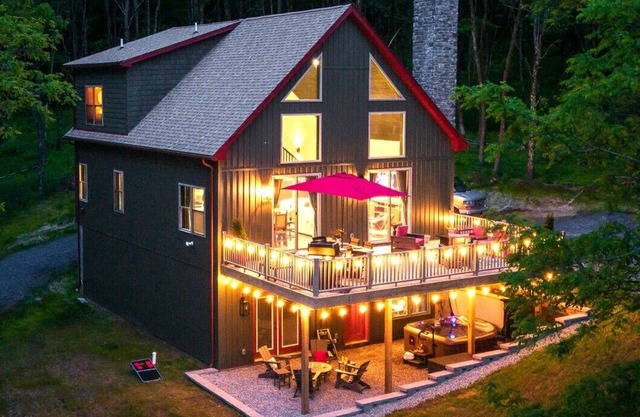 LUXE LODGE, Hot Tub, GameRoom
