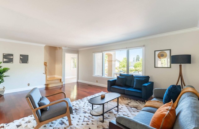 Luxe Los Gatos 5BR w/ Backyard, close to Trails & Wineries, by Blueground