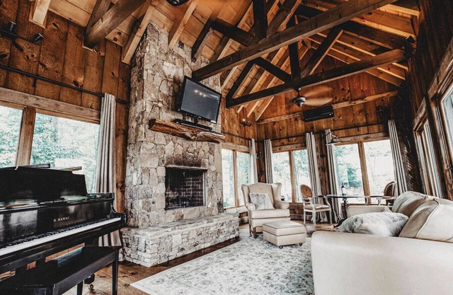 Luxury Mountain Retreat - King Beds, View, Hot Tub