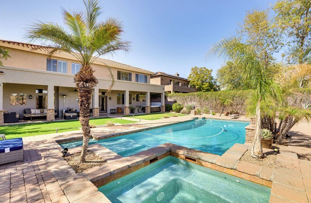 Luxe Mtn-View Mansion w/ Hot Tub in Phoenix!