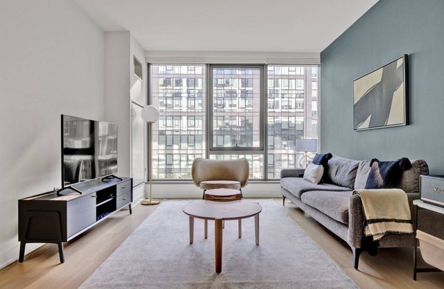Luxe Navy Yard 1BR w/ Gym, Rooftop Pool, walk to Nats Park, by Blueground