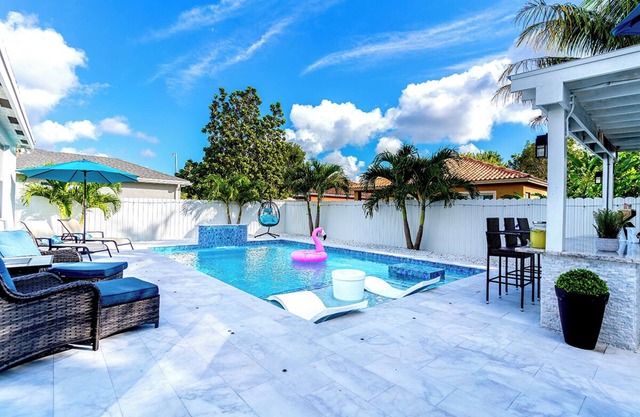 Luxe Patio/Heated Pool/Outdoor Kitchen/Games Room/ Everglades/Keys
