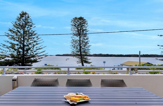 Luxe Pelican Lake, Views and Private Spa.