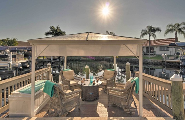 Accueil-quai, patio et bain à remous au bord de l'eau de Punta Gorda!