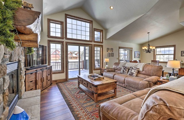 Luxe Rocky Mtn Retreat w / Hot Tub - By Winter Park