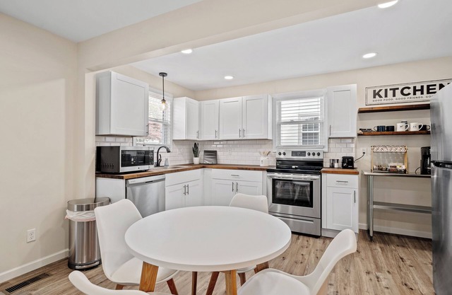 Luxe Shower| 7 min to Downtown | Premier Property