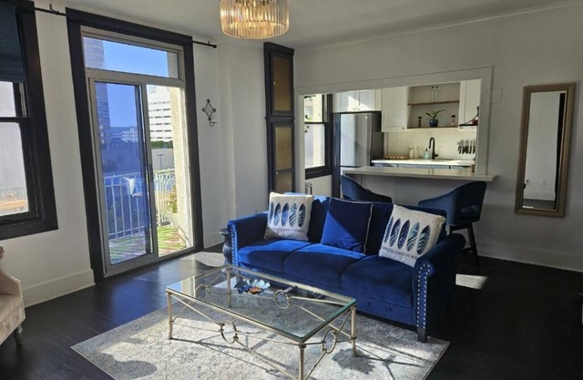 Luxe Suite one bedroom with free parking, balcony and partial ocean view.