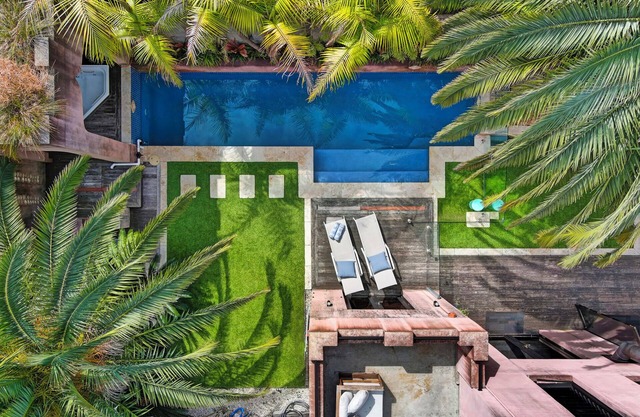 LUXE THIRROUL RESORT HOME, POOL, SPA, HOME THEATER ROOM SLEEPS 12