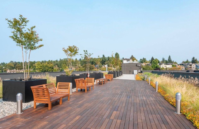 Luxe U-District Studio w/ Rooftop, near Universities, by Blueground