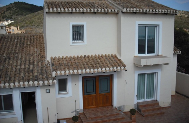 Villa de luxe avec vue panoramique sur la Méditerranée et les parcours de golf
