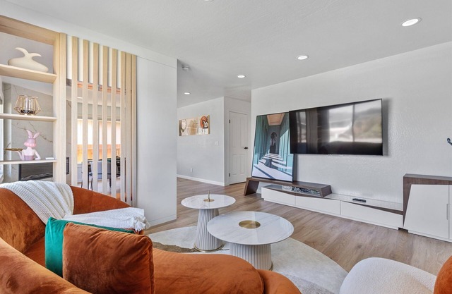 LuxoStays | Modern 3BR w/Sun Deck Family Fun