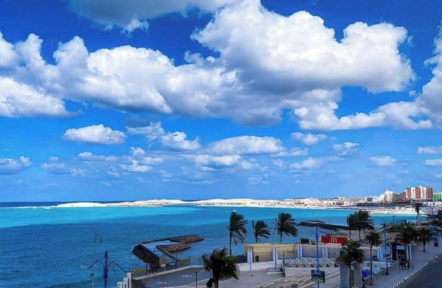 Luxury 3 bedroom apartment with sea view