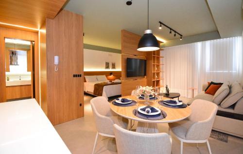 Luxuoso Studio em frente a UFSC e HU - CEN011