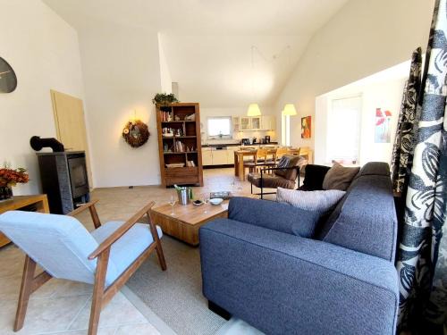 Luxuriöses, familienfreundliches Ferienhaus ,Amy, mit Whirlpoolwanne, Kamin und Garten